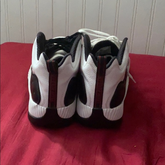 Jordan team 2 - Picture 3 of 3